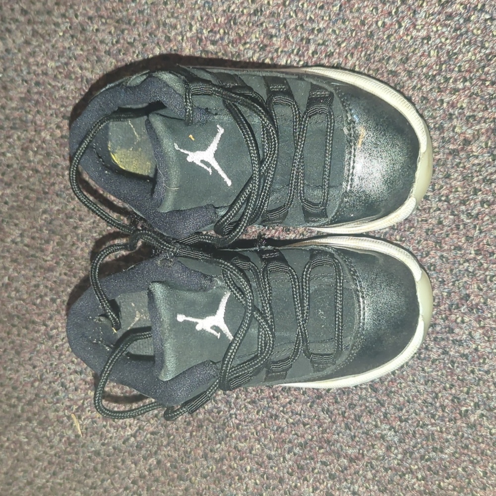 Pre-loved Air Jordan 11 Retro Sneakers